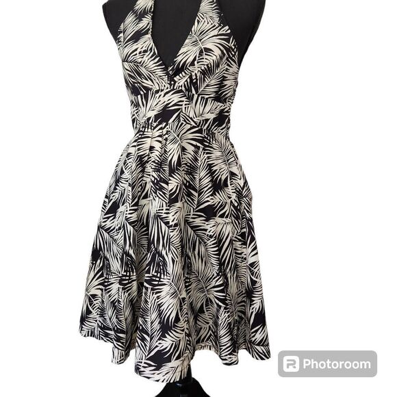 VINTAGE H&M Palm Leaf Print Halter Dress Black and White Flair Skirt fully lined - Picture 9 of 14
